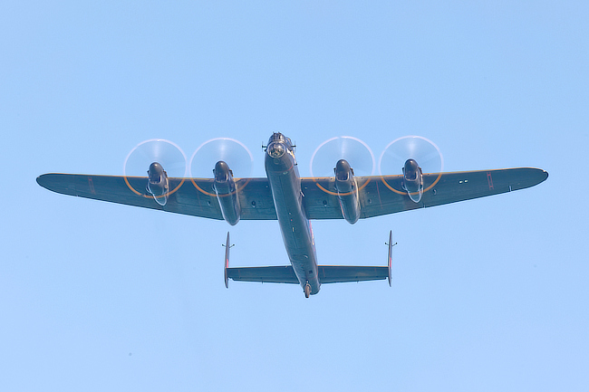 Lancaster Departing Airbourne overhead