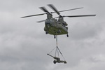 Chinook transporting Gun 5798