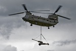 Chinook transporting Gun 5820