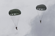 Parachutists with round Parachutes 3312